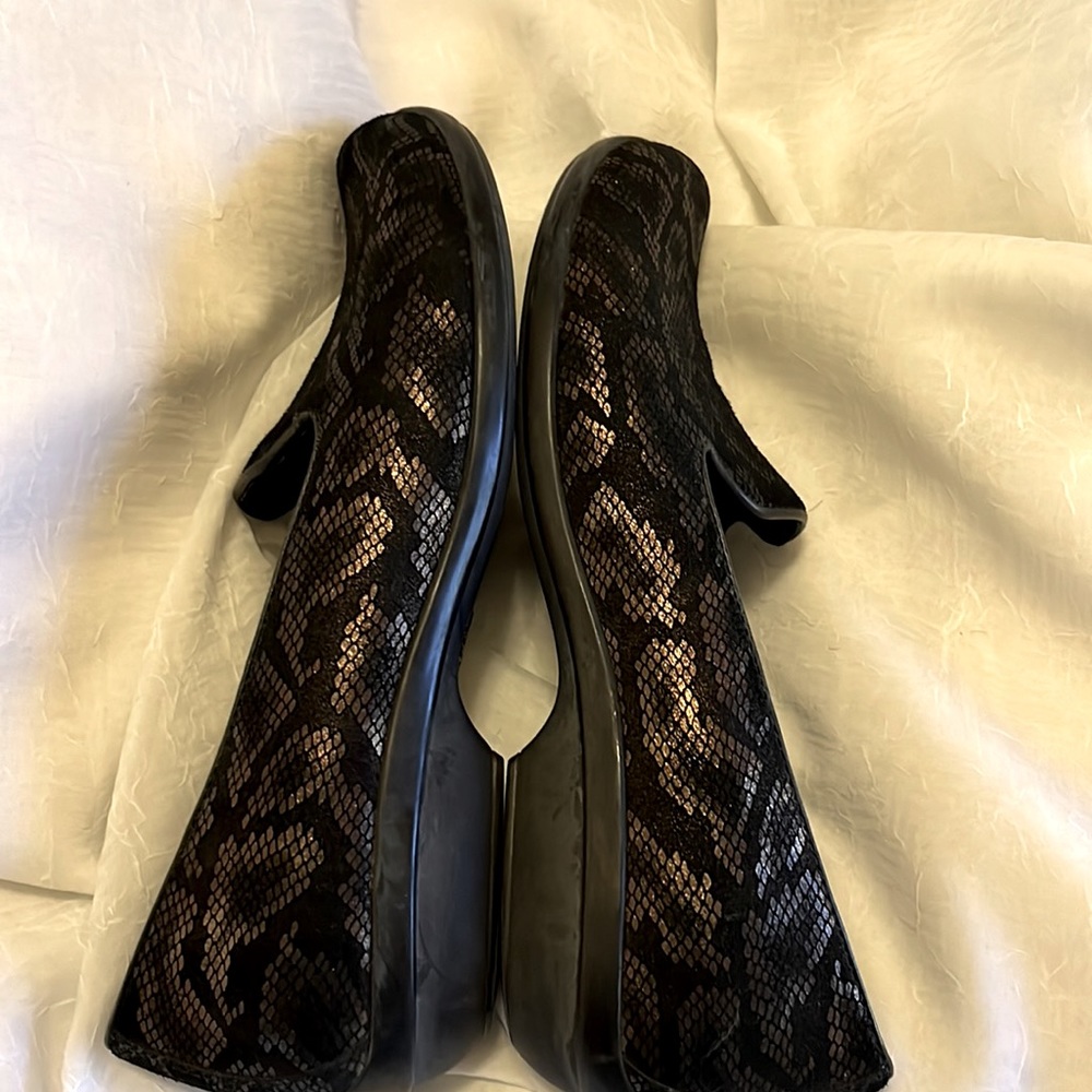 Python Print Dansko Loafers. Size 37. - image 4